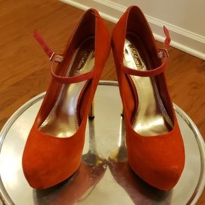 Ladies orange suede 👠👠